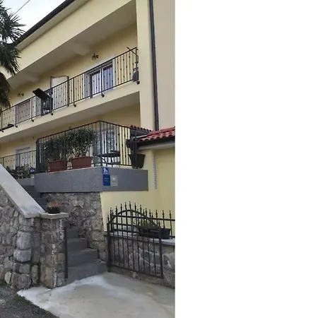 Modern Stylish Near Apartment