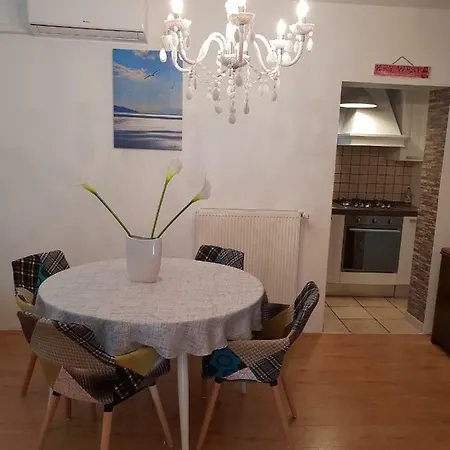 Modern Stylish Near Apartment