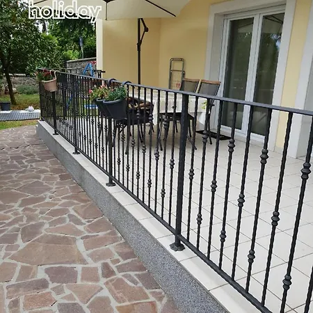 Modern Stylish Near Apartment